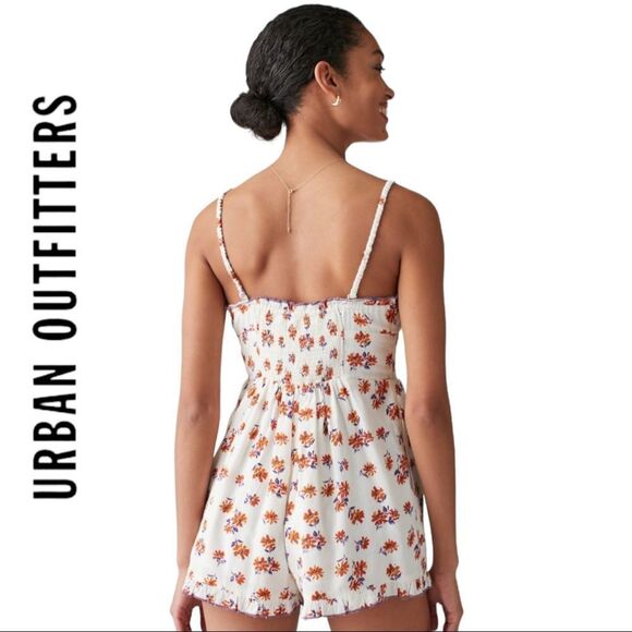 NEW Urban Outfitters UO Betti Printed Linen Romper M - Picture 3 of 3